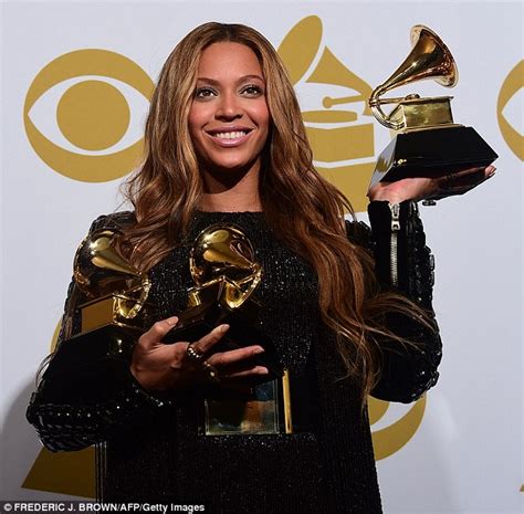 Beyonce Flaunts Legs and Fancy Heels at the Grammys – Shoes Post