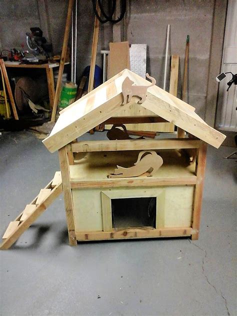 25 Free DIY Outdoor Cat House Plans - Outdoor Cat Shelter - Blitsy