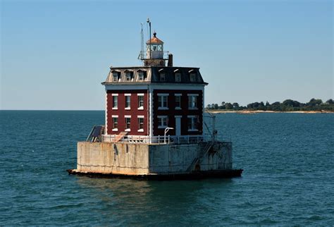 WC-LIGHTHOUSES: NEW LONDON LEDGE LIGHTHOUSE-NEW LONDON, CONNECTICUT