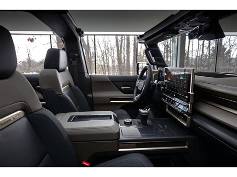 2025 GMC Hummer EV SUV: 34 Interior Photos | U.S. News