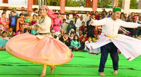 Folk Dance Of Uttar Pradesh Traditional Dress Of Up Lifestyle Fun