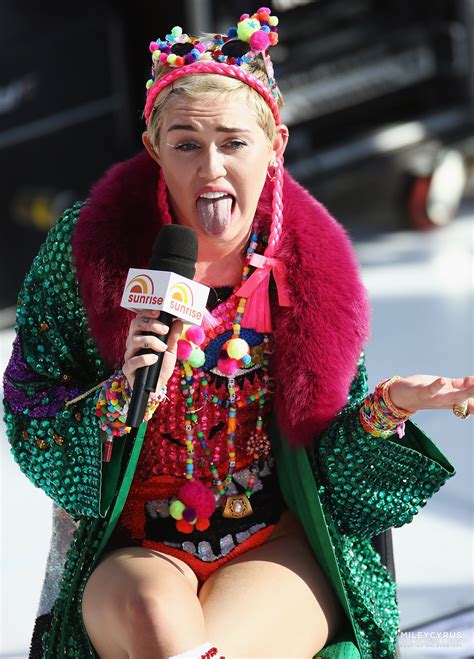 “Sydney Opera House’s Sunrise Show Gets Electrified by Miley Cyrus ...