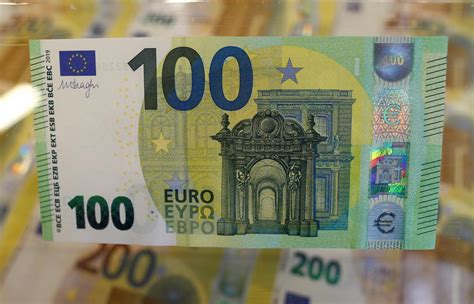 ECB: New EUR 100 and EUR 200 banknotes start circulating on May 28 (Photo) | UNIAN