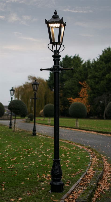Pathway Lighting Garden & Outdoors Single Head Aluminium So Wont Rust UK-Gardens 1m Victorian ...