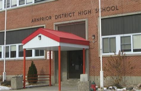 Arnprior school removes Redmen logo, may change team name | CBC News