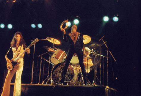 Queen on tour: A Night At The Opera 1975-1976 [QueenConcerts]