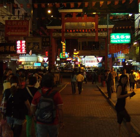 Get Lost With Us: Kowloon Night Market (Temple & Jordan Road)