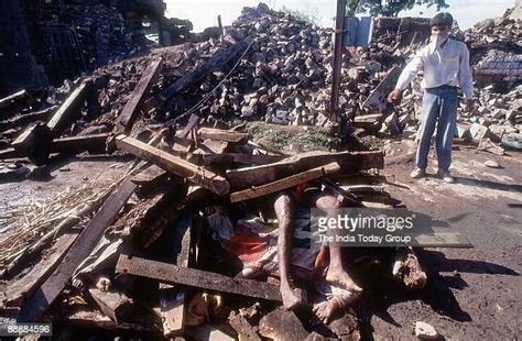 1993 Latur Earthquake Photos and Premium High Res Pictures - Getty Images