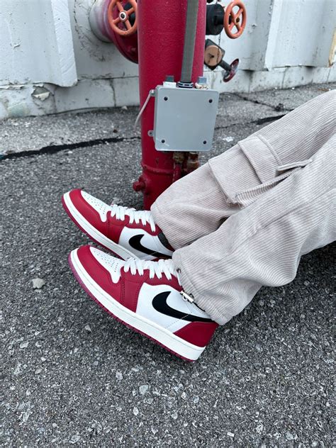 Jordan 1 chicagos | Red jordans outfit, Red outfit korean, Leather jacket street style