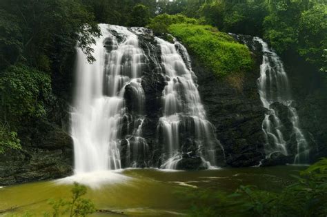 8 Silvery Waterfalls In Coorg That Are Waiting To Be Explored