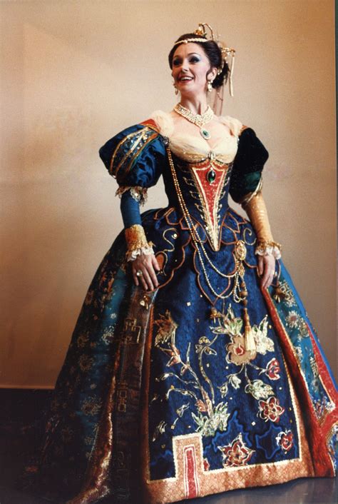 Pin by Cassandra Troy on Emberlyn | Renaissance fashion, Historical ...