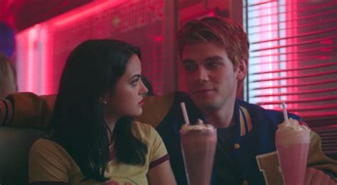 Archie and Veronica: 'Riverdale' Showrunner Weighs In On Varchie | J-14