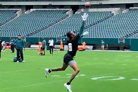 DeVonta Smith’s one-handed catch highlights the final Eagles OTA ...