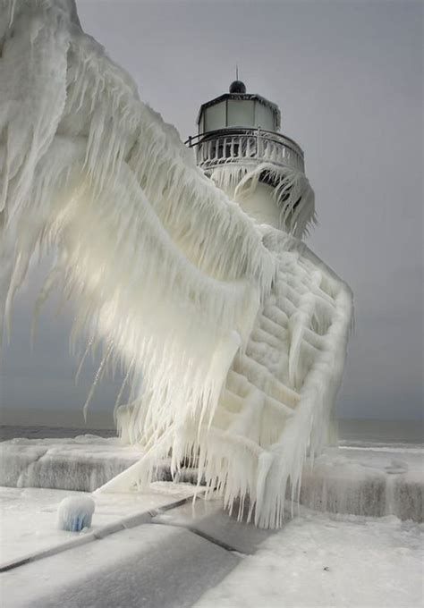 Frozen Lighthouses on Lake Michigan Shore - Barnorama