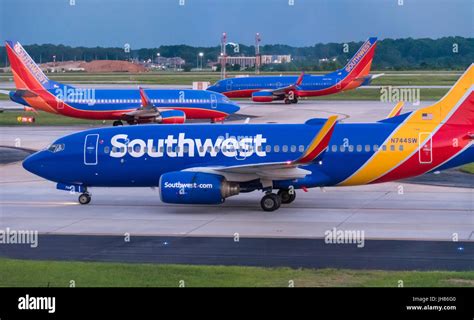 Atlanta airport southwest airlines hi-res stock photography and images ...