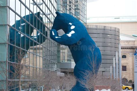 Blue Bear At Denver Convention Center Editorial Stock Image - Image of 14th, peaking: 40429594