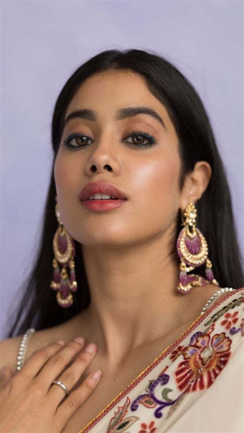 Janhvi Kapoor 's luscious lips💦 | Scrolller