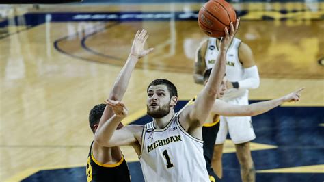 Hunter Dickinson on why he's back with Michigan basketball