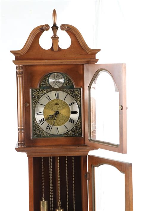 Ridgeway Chippendale Style Grandmother Clock with Westminster Chimes | EBTH