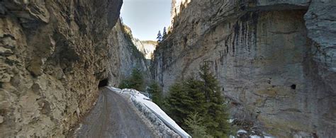 The scary road to Devil’s Throat Cave