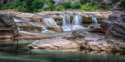 8 Best Waterfalls in Texas