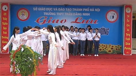 Bài hát: Mái trường thân yêu -Lớp 12A2+12A12 - YouTube