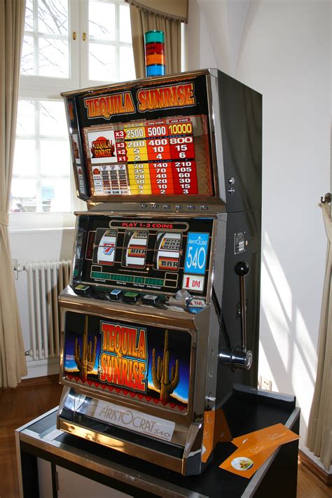 File:Slot Machine Tequila Sunrise.JPG - Wikimedia Commons