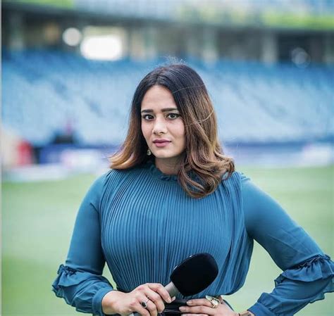 10 Most Beautiful Female Anchors In Cricket