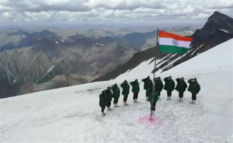 Independence Day 2020: Indian Soldiers Raise The Flag In J&K's Gurez ...