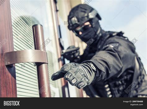 Police Swat Armed Image & Photo (Free Trial) | Bigstock