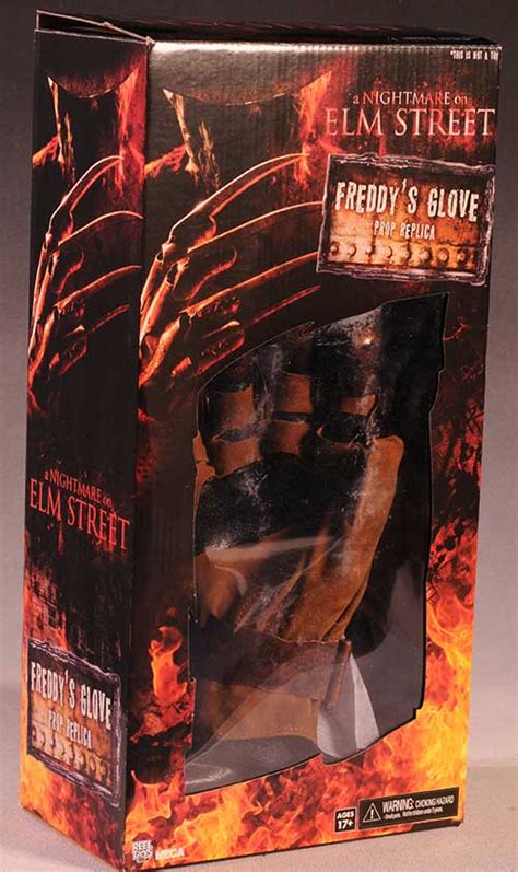 Review and photos of NECA Freddy Krueger's glove prop replica