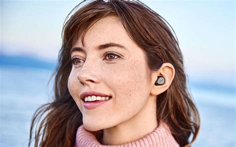 Jabra promises clearer calls with its Elite 7 Pro noise-cancelling earbuds