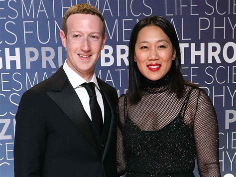 Mark Zuckerberg, Wife Priscilla Chan Celebrate New Year’s