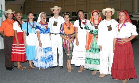 CuLtUrAl......!: Trajes Tipicos de El Salvador