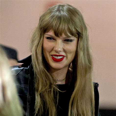 Taylor Swift Brings Her Squad to Cheer on Travis Kelce at NFL Game ...