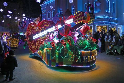 “America’s Favorite Christmas Event” Begins at Dollywood on Nov. 4 ...