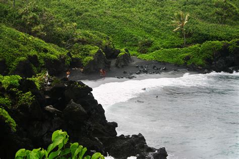 Wai'anapanapa State Park | Maui Guidebook