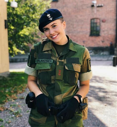 Pin on Pretty Female Soldiers.