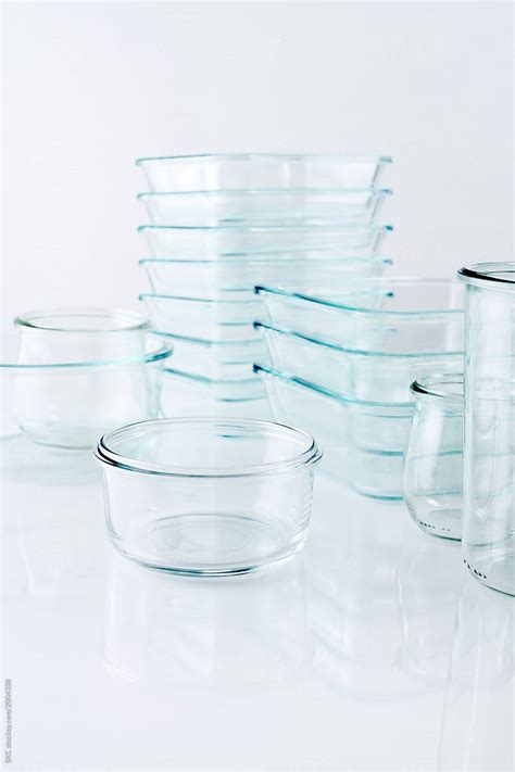 «Different Types And Sizes Of Glass Containers Shot On White» del ...