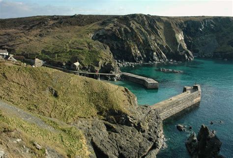 Mullion Harbour and Cliffs | Cornwall Guide