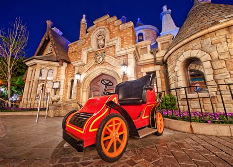 Best Disneyland Attractions & Ride Guide - Disney Tourist Blog