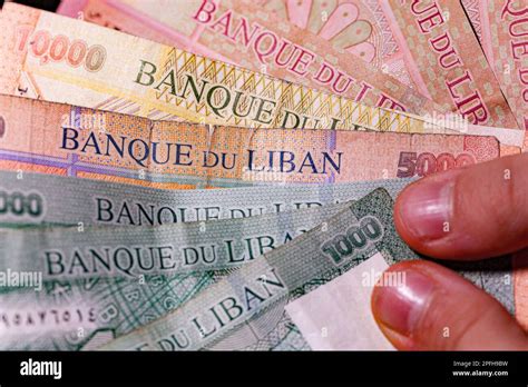 Lebanese Pound banknote Stock Photo - Alamy