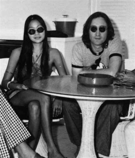 35 Vintage Photos of May Pang and John Lennon During Their Dating Days ...