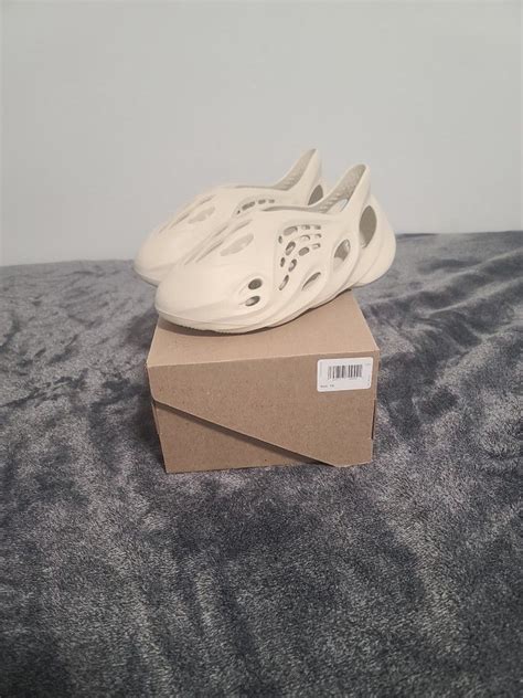 Yeezy Foam Runners Sand for Sale in Bakersfield, CA - OfferUp