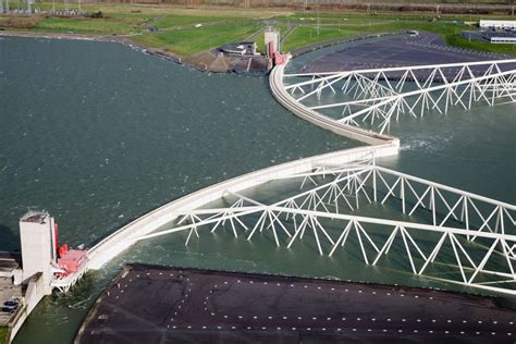 Maeslantkering – Holland – Land of water