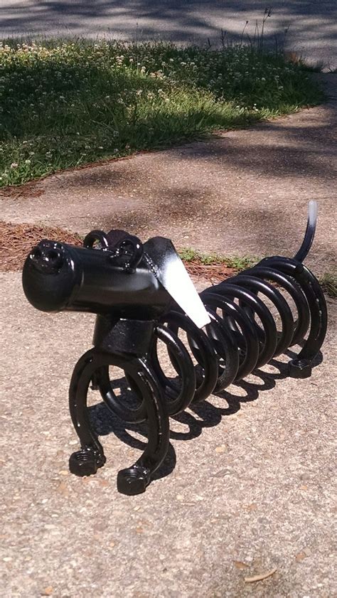 Welded scrap metal spring dog, "Tippy". By Paula Miller | Arte de patio de metal, Arte en metal ...