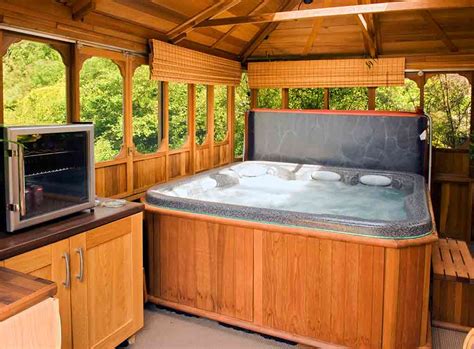 Hot Tubs - A Guide To Choosing, Installing, Enjoying | Checkatrade