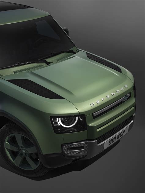 Land Rover Defender 75th Limited Edition (2023) - picture 11 of 21