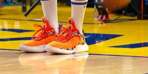 What is Stephen Curry's Shoe Size?