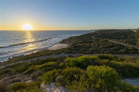 A Stunning Coastal Walk from Burns Beach to Mullaloo via Iluka and Ocean Reef, Perth, Australia